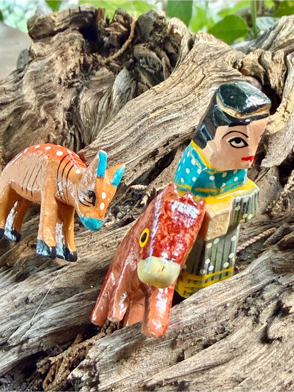 Benares India Painted Wood Arch Nativity Scene - Picture 10 of 12